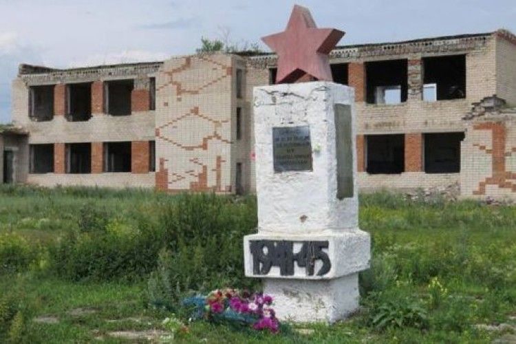 На Росії меморіал учасникам Другої світової війни перетворили на пасовище 