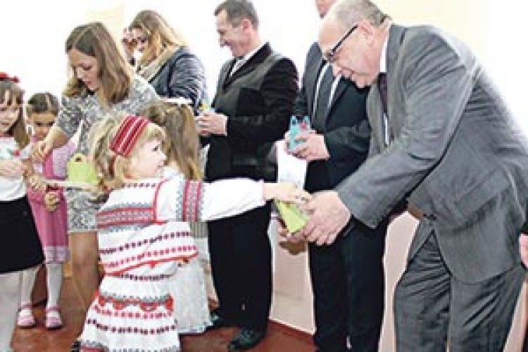 НЕ МОЖЕ БУТИ СИЛЬНОЇ КРАЇНИ,  ЯКЩО ДІТЯМ НЕ ДАРУВАТИ КАЗКУ