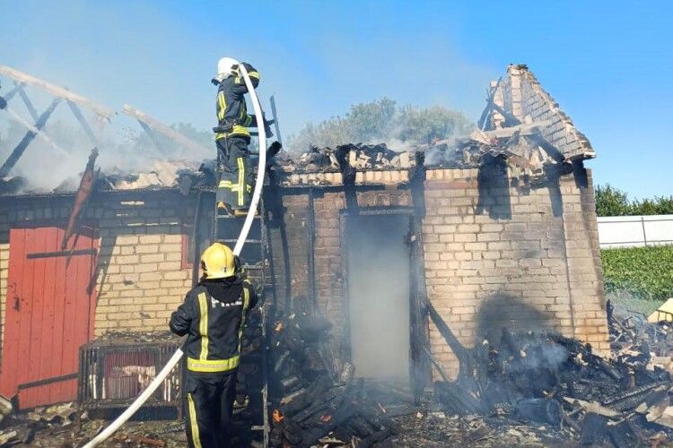 Три бригади рятувальників мчали на пожежу біля обласного центру Волині