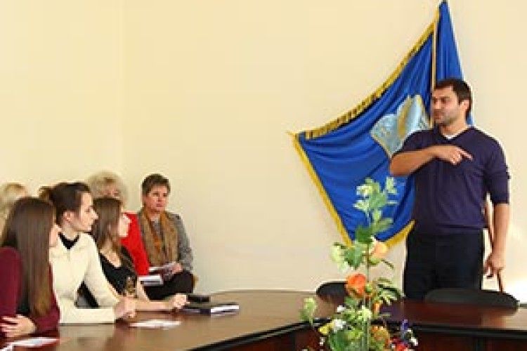 РОМАН ІВАНЮК: «ПРАГНУ, ЩОБ МІЙ СИН ЖИВ У НОВІЙ УКРАЇНІ»*