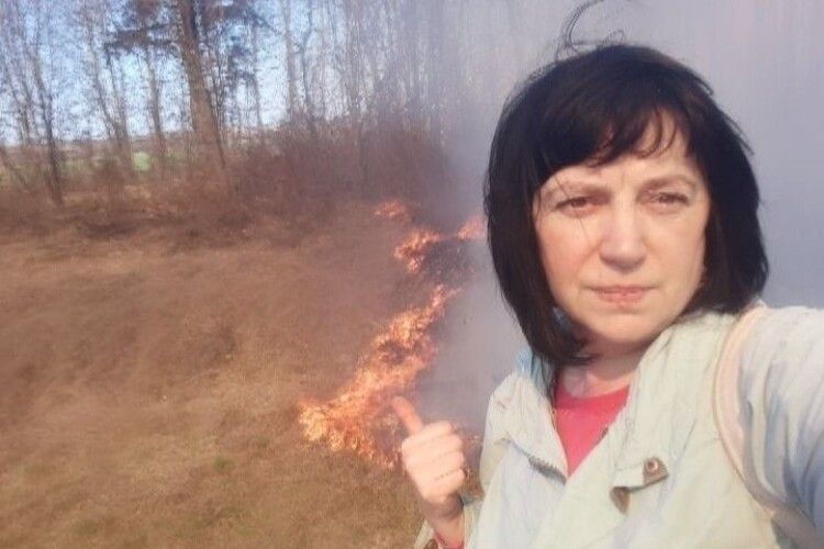 Жінки та діти самотужки гасили лісове займання, бо... пожежники відмовилися їхати на виклик (Фото. Відео)