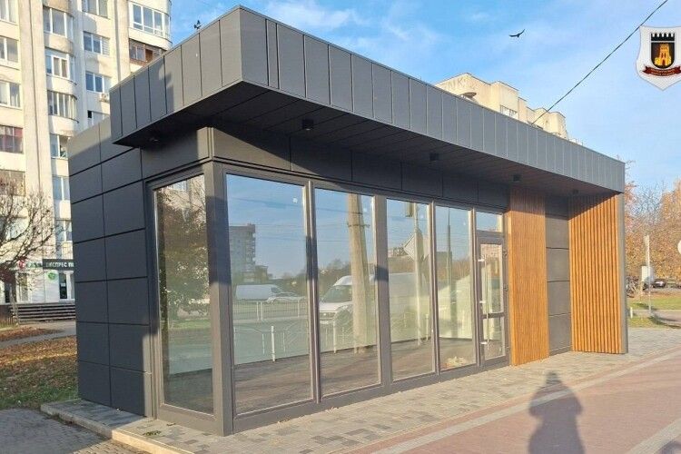 У Луцьку демонтували незаконний торговий павільйон