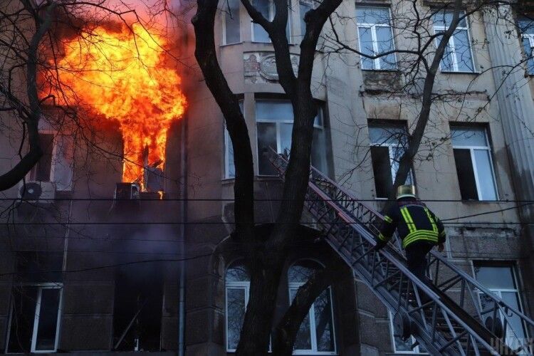 Задихалася і молилася Богу: студентка розповіла жахливі подробиці пожежі в Одесі