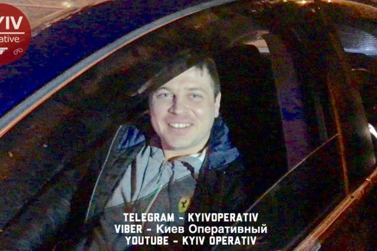 У Києві автомобіль російських дипломатів протаранив таксі
