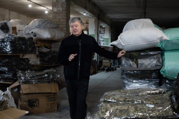 Порошенко має пропозицію для великих волонтерських фондів (Відео)