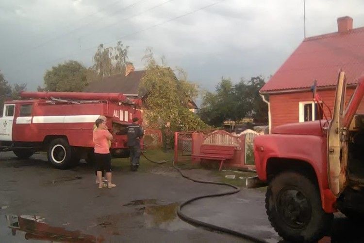 У Каноничах червоний півень залишив корову без сіна