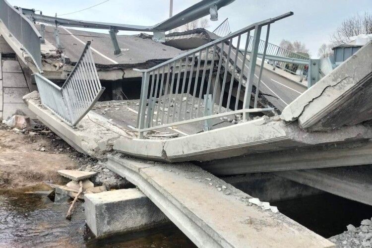 Через війну на Чернігівщині зруйновані 626 кілометрів доріг і 16 мостів (Фото)