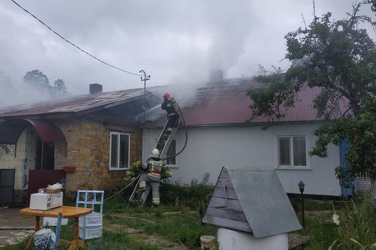 Мешканець Рівненщини попікся під час пожежі у своєму будинку