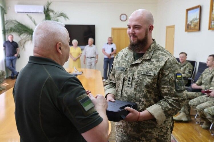 Двох волинських прикордонників відзначили нагородною вогнепальною зброєю
