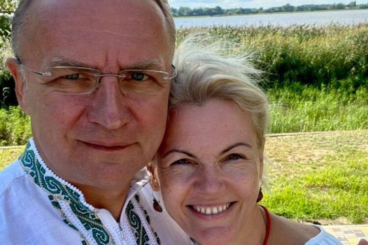 Мер Львова відзначив 20-річчя подружнього життя на поліському озері