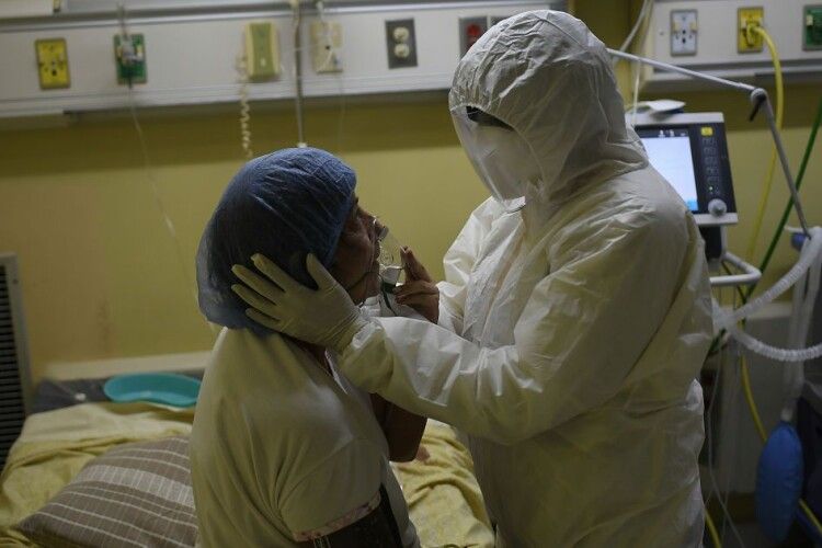 «Не все так страшно, як нам здається»: інфекціоніст спростував міфи про коронавірус «Дельта»