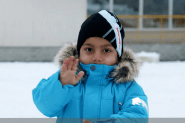 Малюк, якого покинули на вокзалі на Рівненщині, шукає сім'ю (Відео)