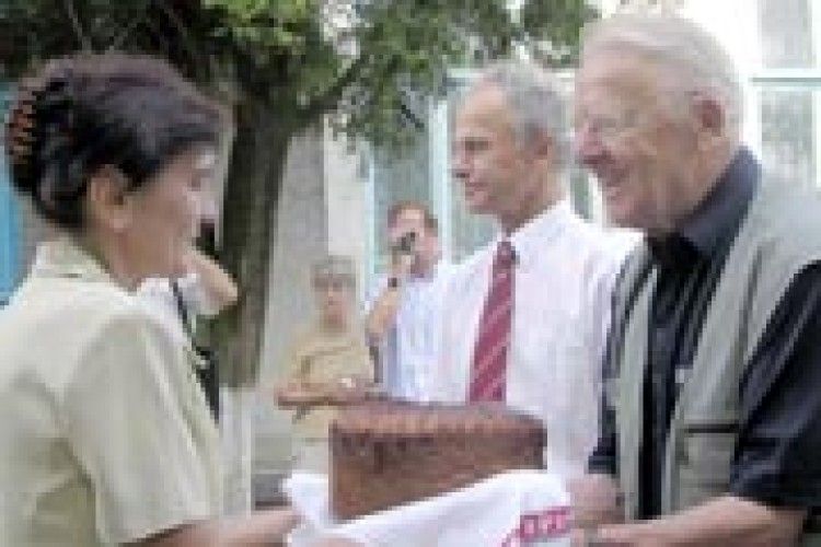 СВІТ ШИРОКИЙ: на поклик землі, де минуло дитинство