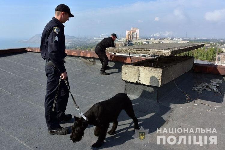 Трагічний випадок: школярки зістрибнули з даху 12-поверхового будинку