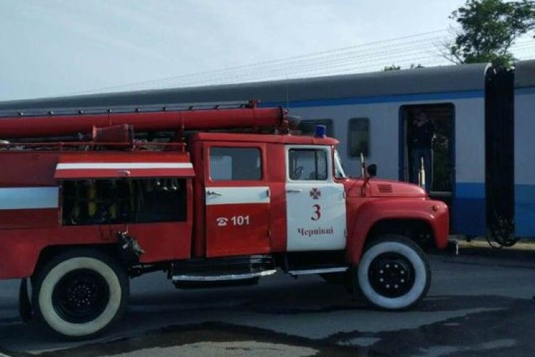 У Чернівцях пасажири дизель-поїзда вистрибували з вікон, рятуючись від задимлення