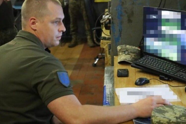 Ми оснастили системою відеоспостереження 42 кілометри або 10% лінії фронту – Порошенко