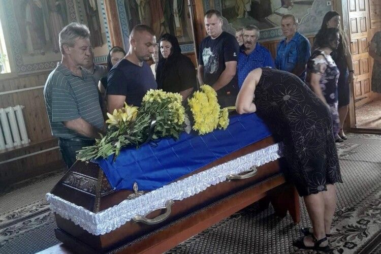 На Волині провели в останню дорогу загиблого Героя Клекочка Володимира 