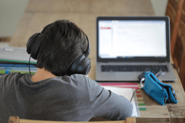 Спецслужби рф намагалися завербувати школяра з Луцька для підпалу авто