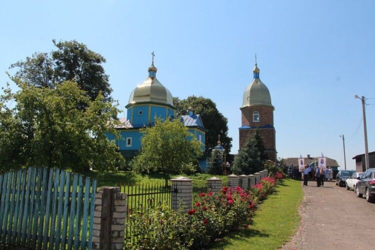 Митрополит Луцький і Волинський відвідав парафію, де за рік сталося два чуда