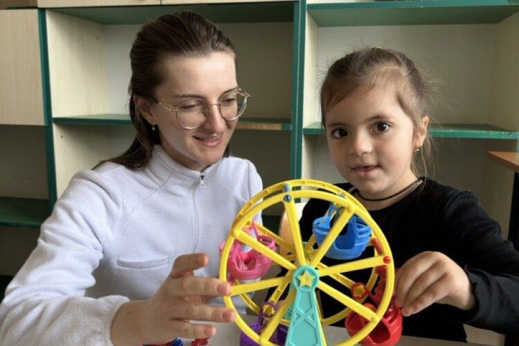 «Команда, яка робить дива»: на Волині лікарі повернули радість руху 4-річній дівчинці