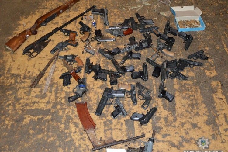 Волиняни протягом місяця добровільно здали до поліції 295 одиниць зброї