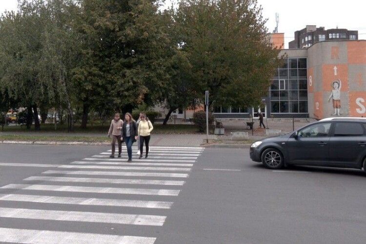 Лучани просять місцеву владу встановити світлофор на Чорновола (Відео)