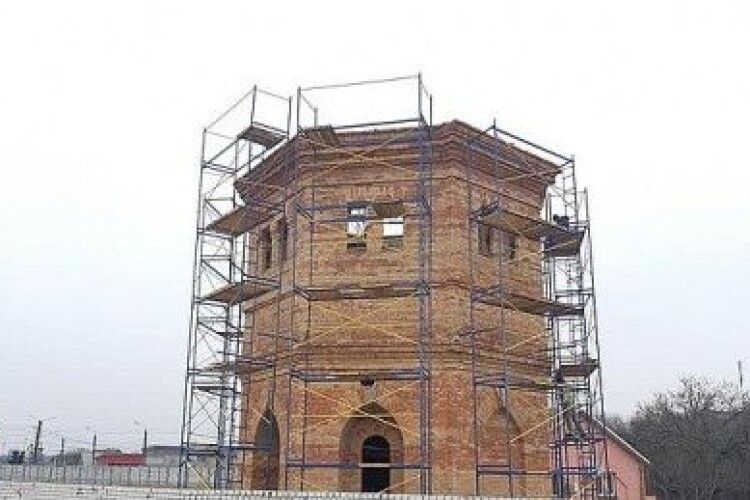 У Запоріжжі відновлюють унікальну водонапірну башту ХХ століття