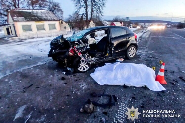 На Рівненщині в автоаварії загинула водійка авто та її 12-річна донька