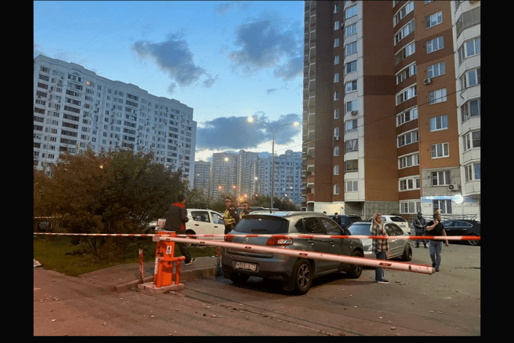 Нічна атака дронів на столицю росії: пошкоджені будинки та авто, 2 години не працювали аеропорти