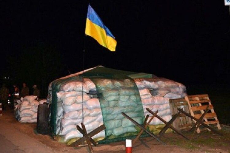 На Волині п'яний водій на блокпості тицяв хабар поліцейським