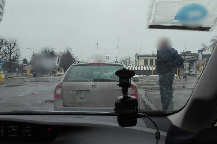 У Луцьку поліція відловлює таксистів-нелегалів