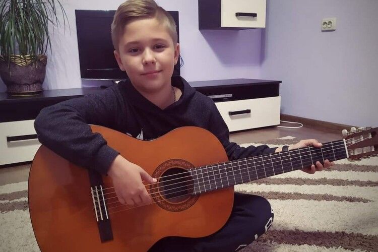 Юний волинський гітарист переміг на міжнародному конкурсі в Білорусії (Відео)