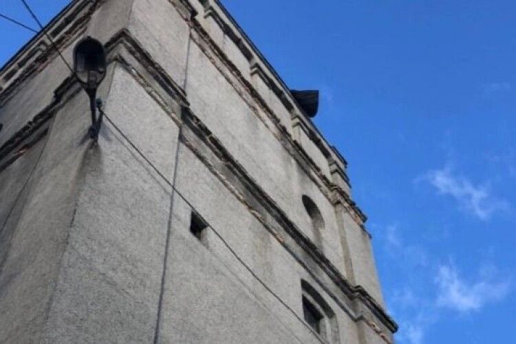 Через сильні вітри луцька синагога може лишитися без даху