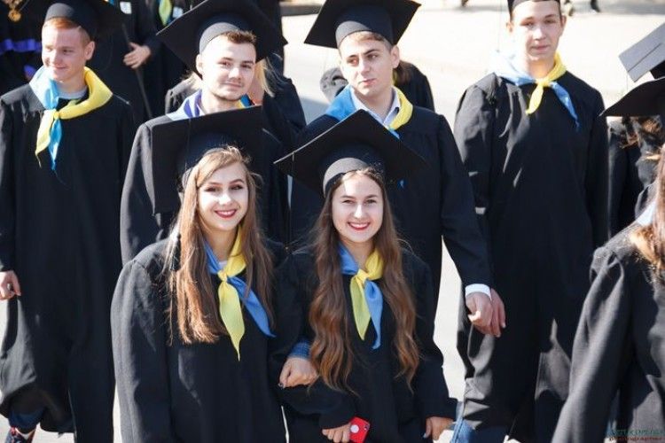 Випускникам, які працевлаштуються у школи, волинський виш надаватиме грошову допомогу