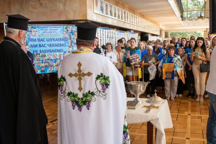 У Луцьку відкрили фотовиставку про полонених і зниклих безвісти захисників