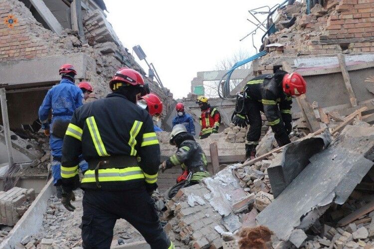 В Ржищеві Київської області під час нічної атаки пошкоджено три будинки, є загиблі