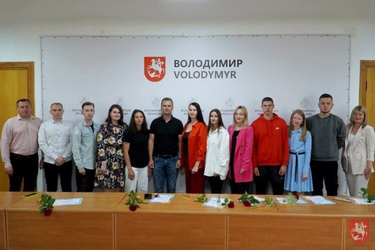 Мер Володимира відзначив стипендіями обдаровану молодь краю