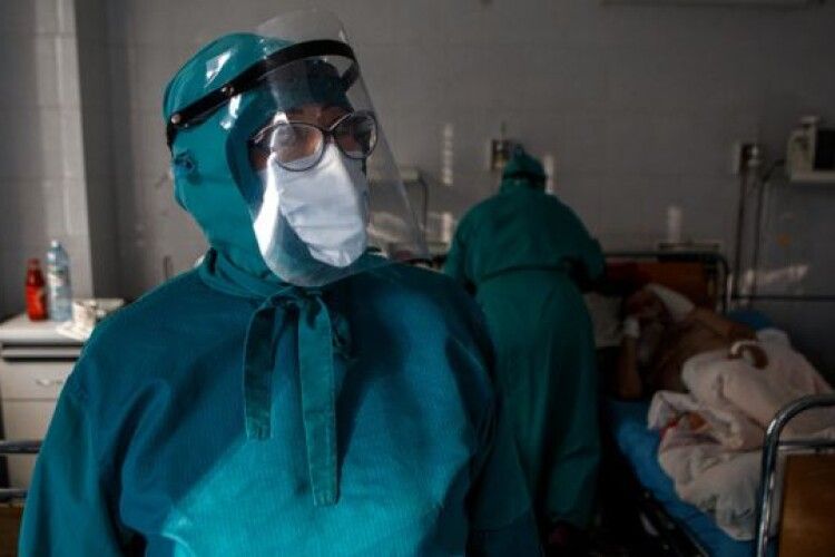 Коронавірус в Україні: за минулу добу понад 13 тисяч нових інфікованих, на Волині більше пів тисячі