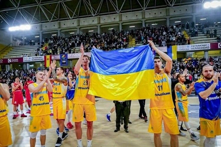 Українські баскетболісти записали звернення проти війни (Відео)