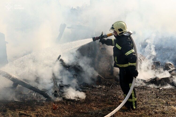 У Баківцях біля Луцька згоріла будівля