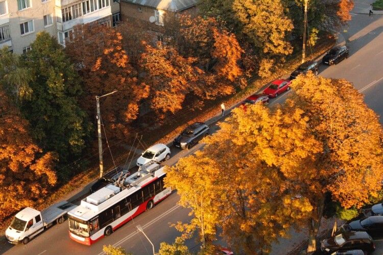 На два тижні пізніше: у Луцьку розпочалась метеорологічна осінь 