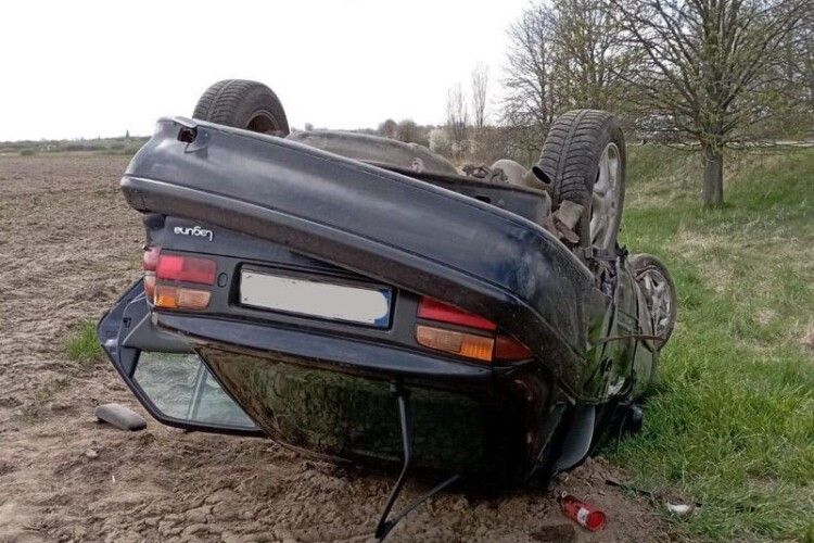 В аварії поблизу Луцька травмовано трьох людей, серед яких 14-річна школярка