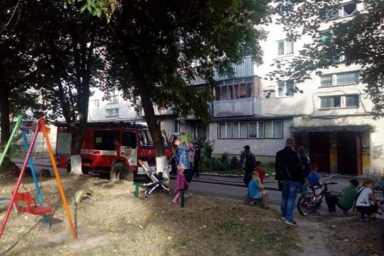 На проспекті Молоді в Луцьку горіла квартира – вогнеборці заледве встигли врятувати двох хлопчиків