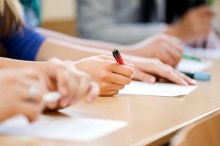 Скандал в університеті: студенти твердять, що їм знизили оцінки через те, що спілкувалися українською мовою