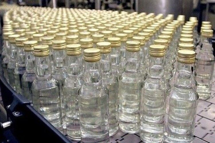 На Горохівщині зупинили бус із контрафактною горілкою