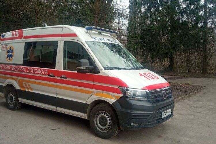 На Горохівщині медики «швидкої» врятували чоловіка (Фото)