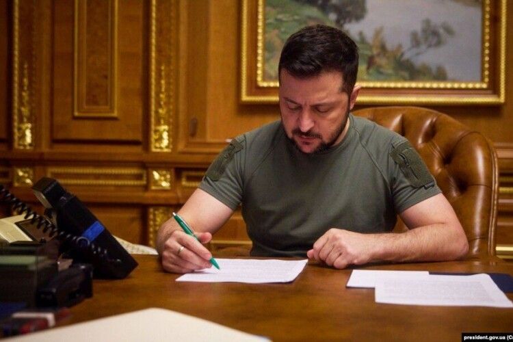 Авторитарний позасудовий інструмент проти опонентів: соцмережі реагують на чергові санкції Зеленського