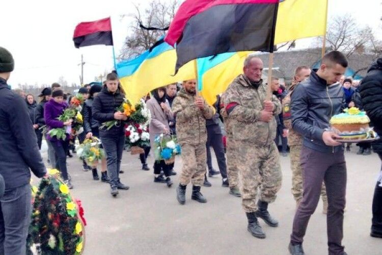 У Луцькому районі поховали ще одного полеглого за Україну Героя (Фото) 