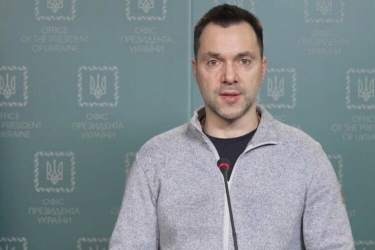 Арестович пояснив, чому орки завдали удару по аеродрому у Луцьку