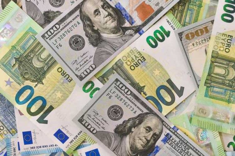 Подарунок від МВФ поділять: радник президента розповів, на що скерують 2,7 мільярда доларів